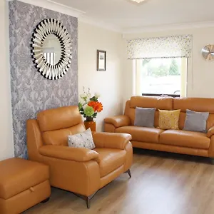Centre Town House With Riverside Views And Free Parking 1bak York